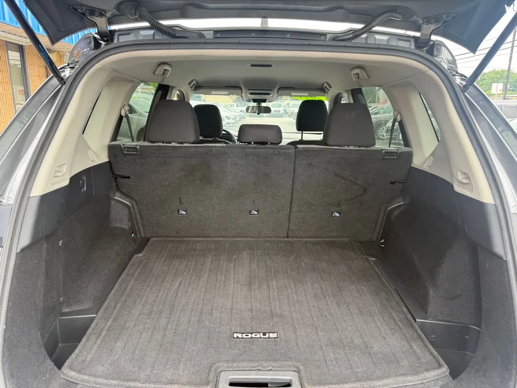 Nissan Rogue photo 16