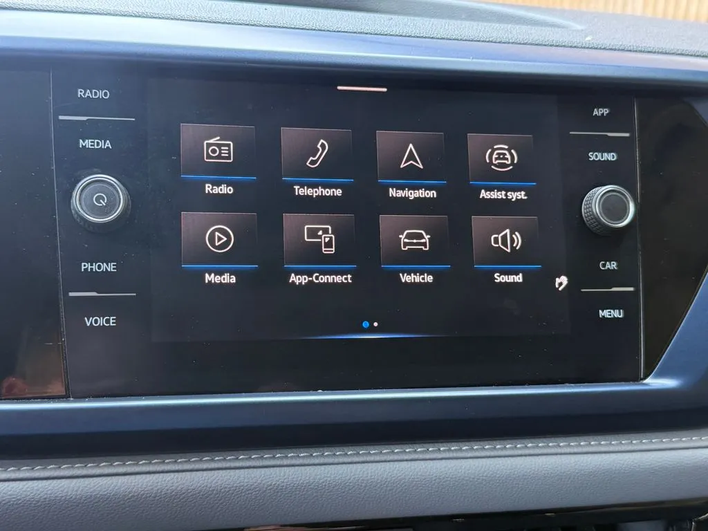 Volkswagen Taos photo 3