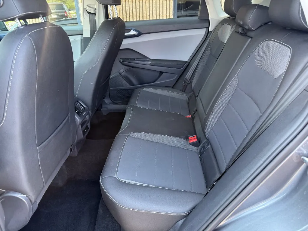 Volkswagen Taos photo 16