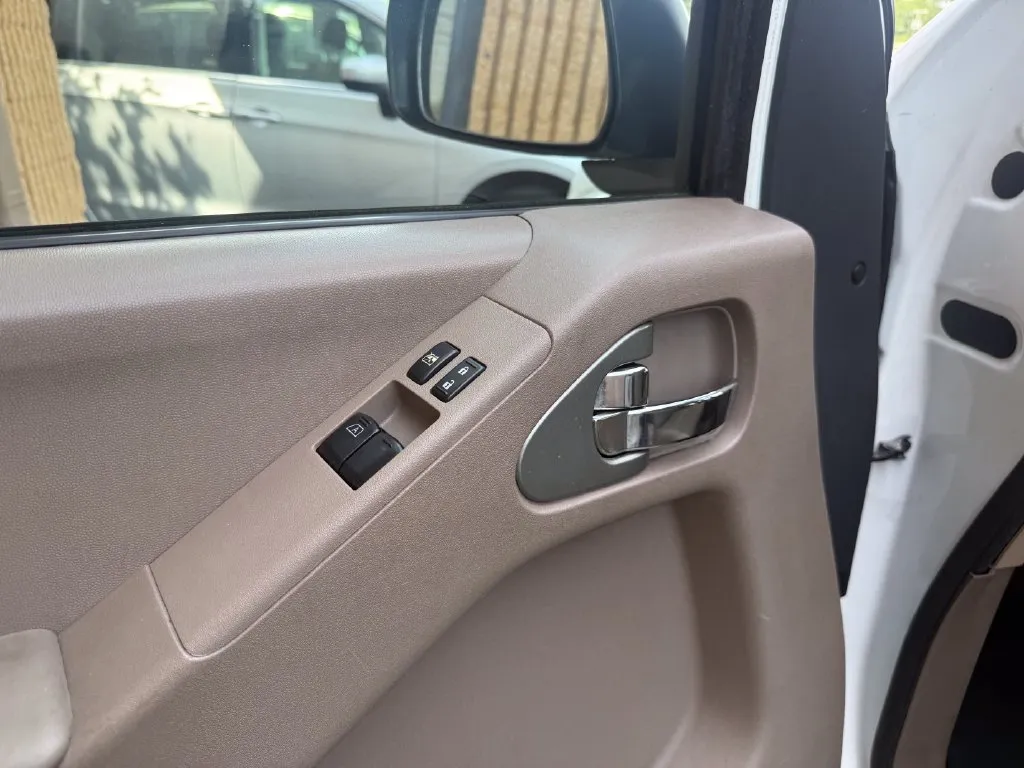 Nissan Frontier photo 24