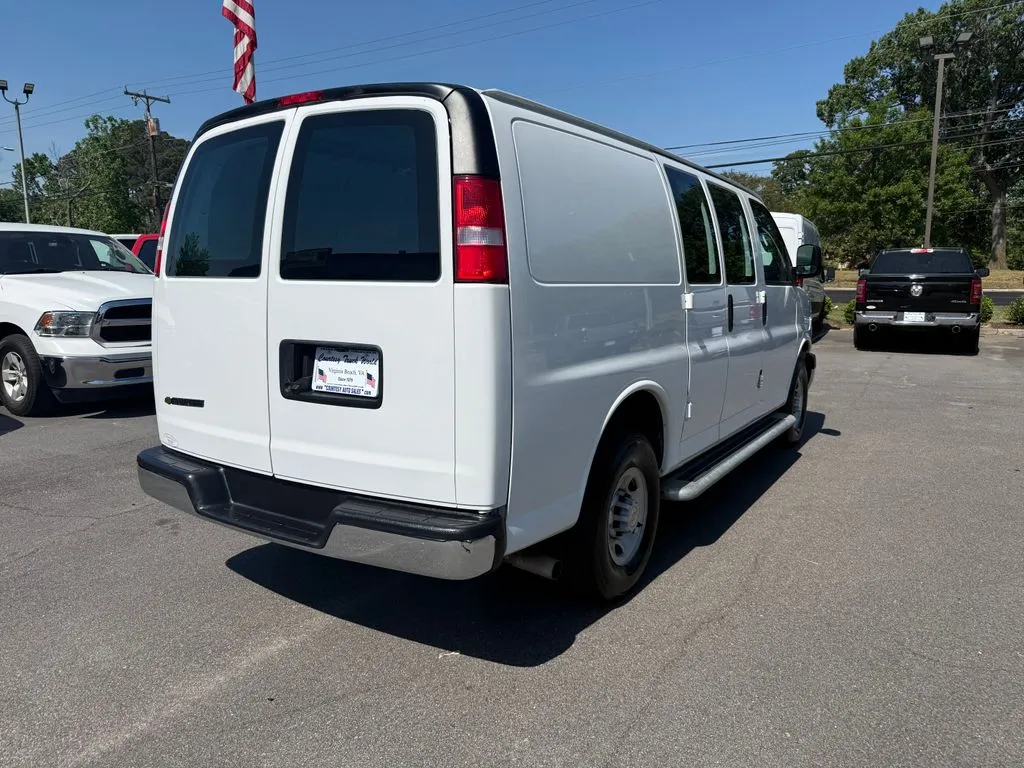 Chevrolet Express photo 10
