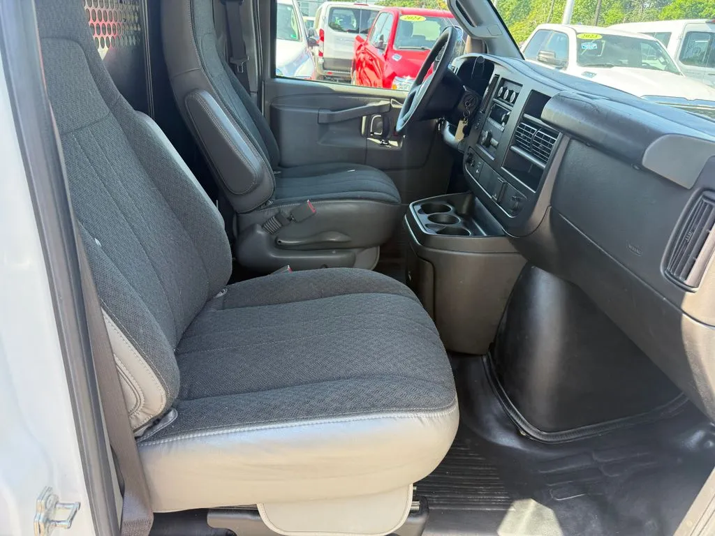 Chevrolet Express photo 20
