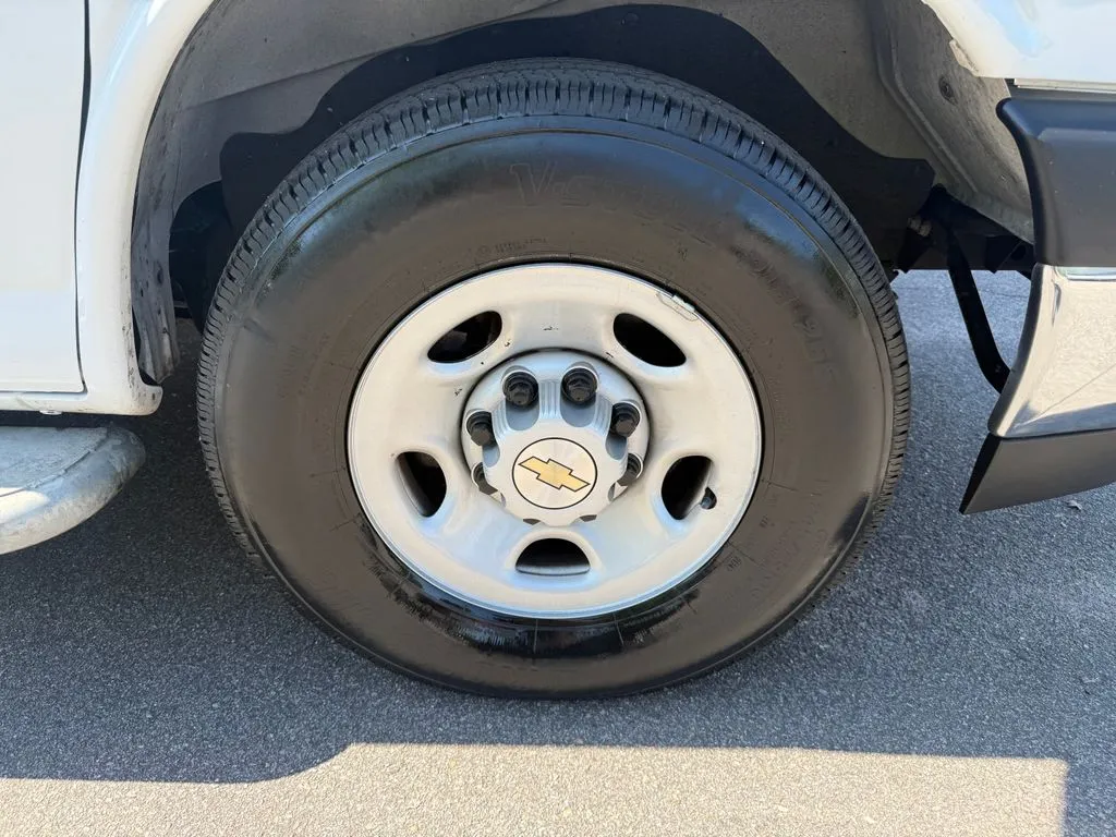 Chevrolet Express photo 29