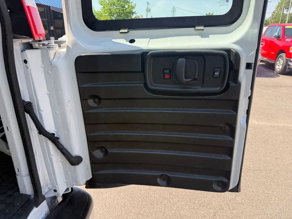 Chevrolet Express photo 28