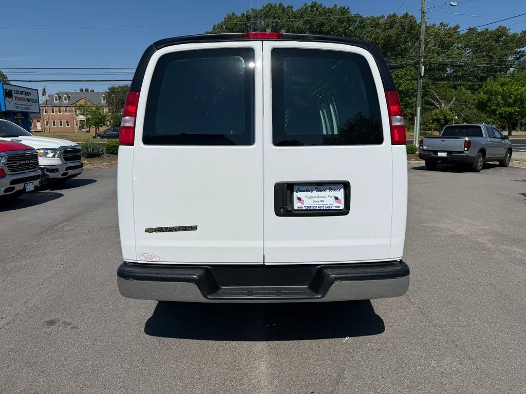 Chevrolet Express photo 9