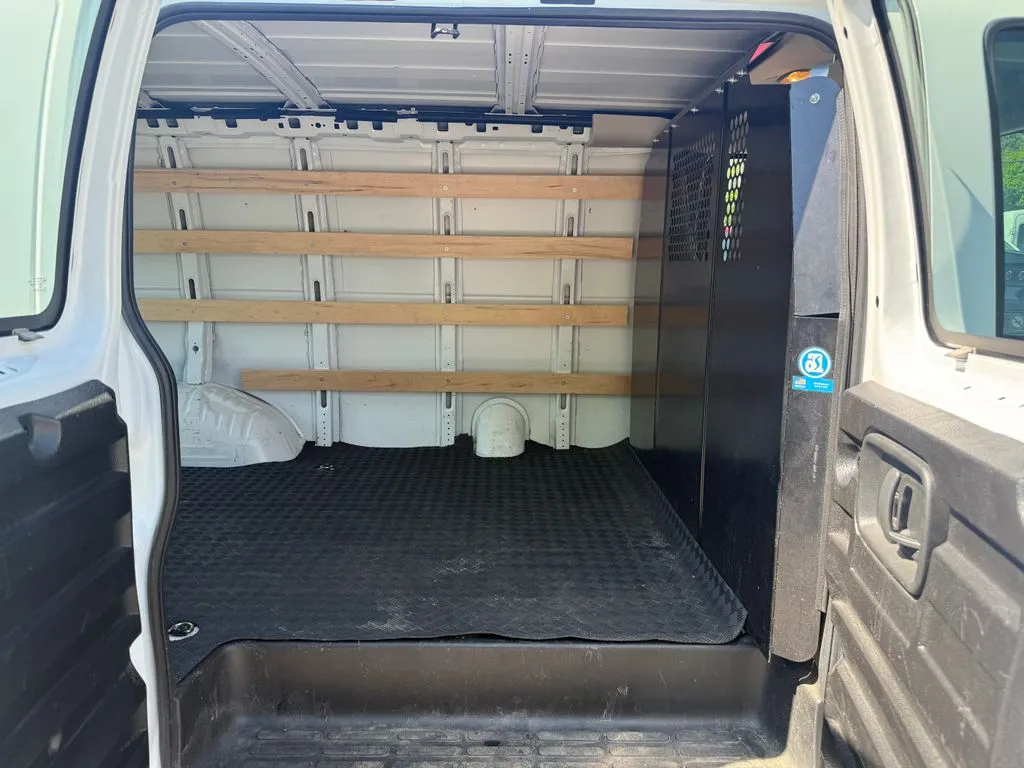 Chevrolet Express photo 14