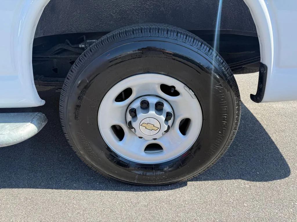 Chevrolet Express photo 32