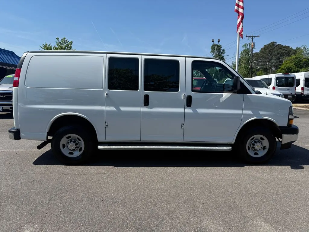 Chevrolet Express photo 11