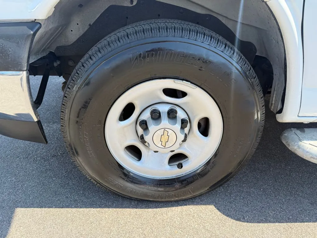 Chevrolet Express photo 30