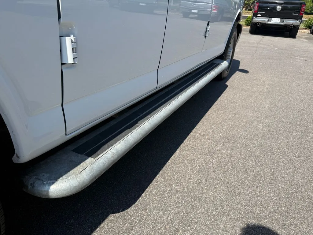 Chevrolet Express photo 12
