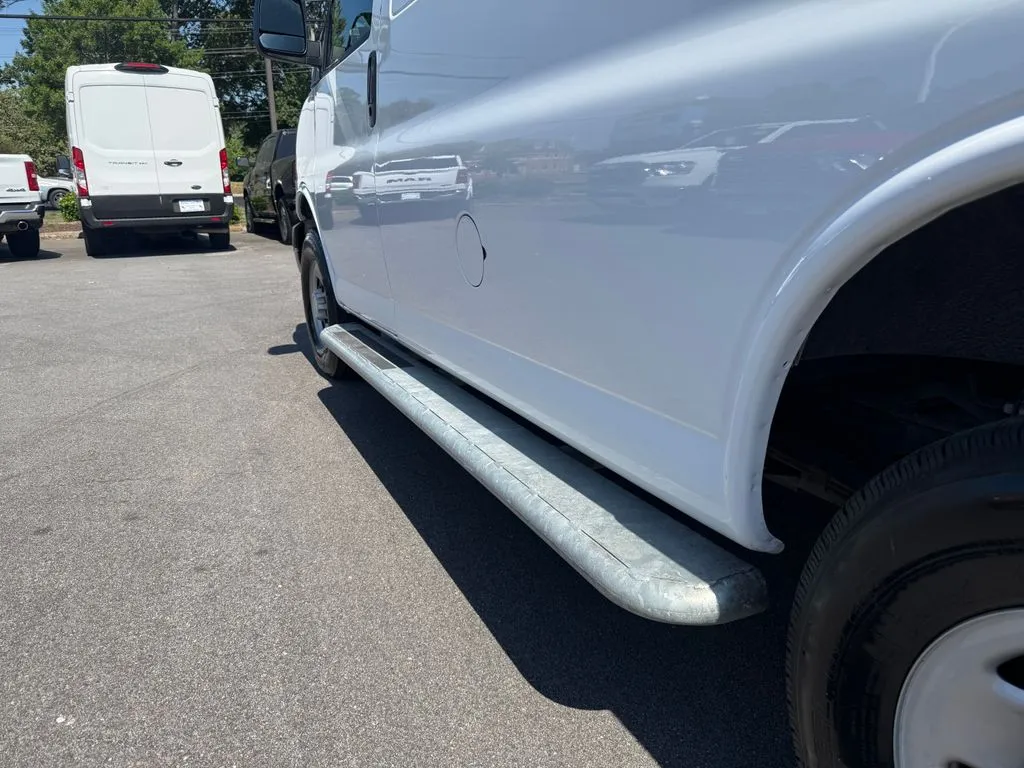 Chevrolet Express photo 13