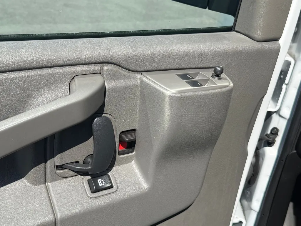 Chevrolet Express photo 19