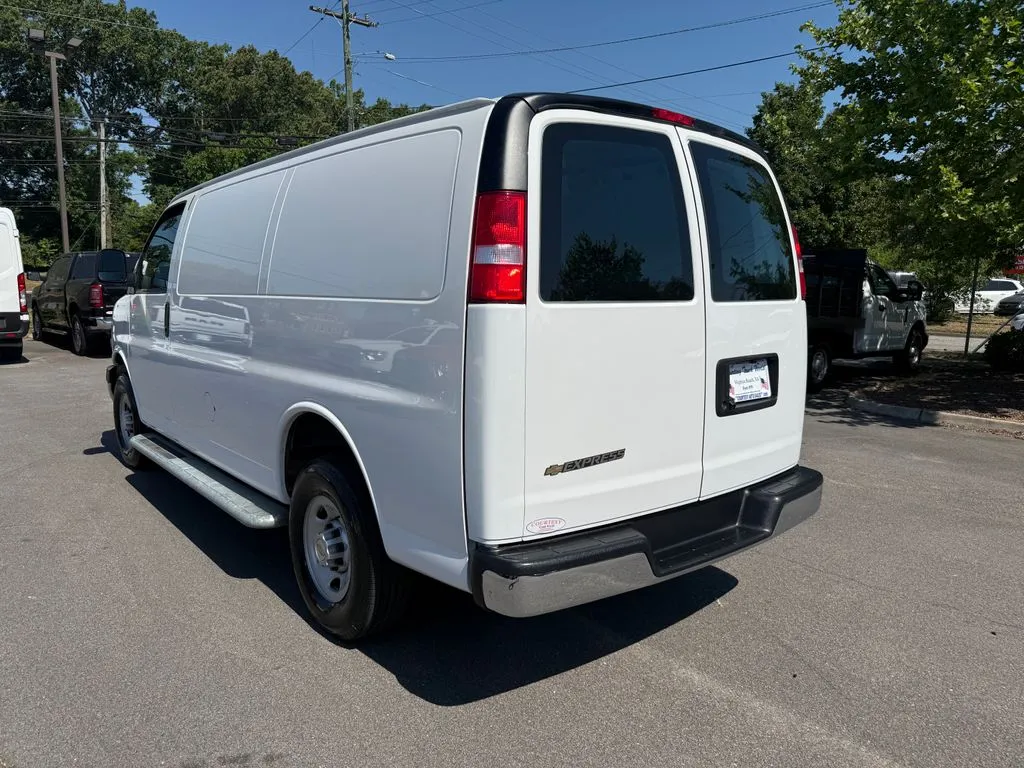 Chevrolet Express photo 8