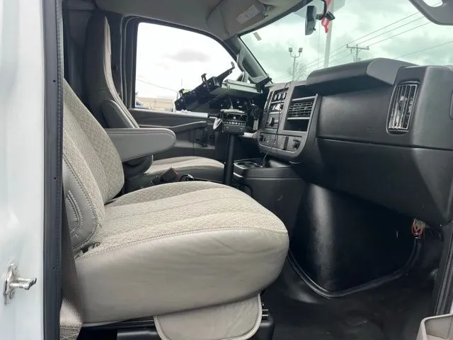 2021 Chevrolet Express Cargo Work Van - Photo 12