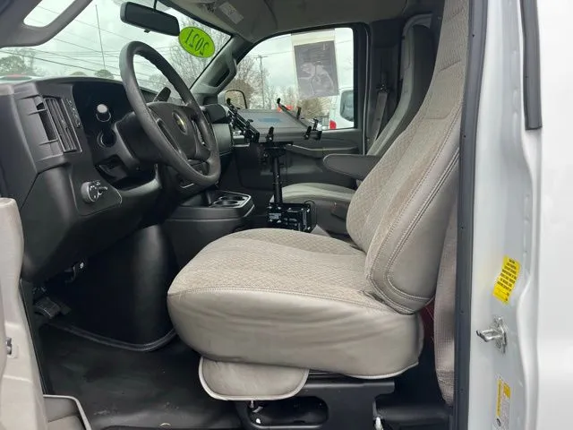 2021 Chevrolet Express Cargo Work Van - Photo 11