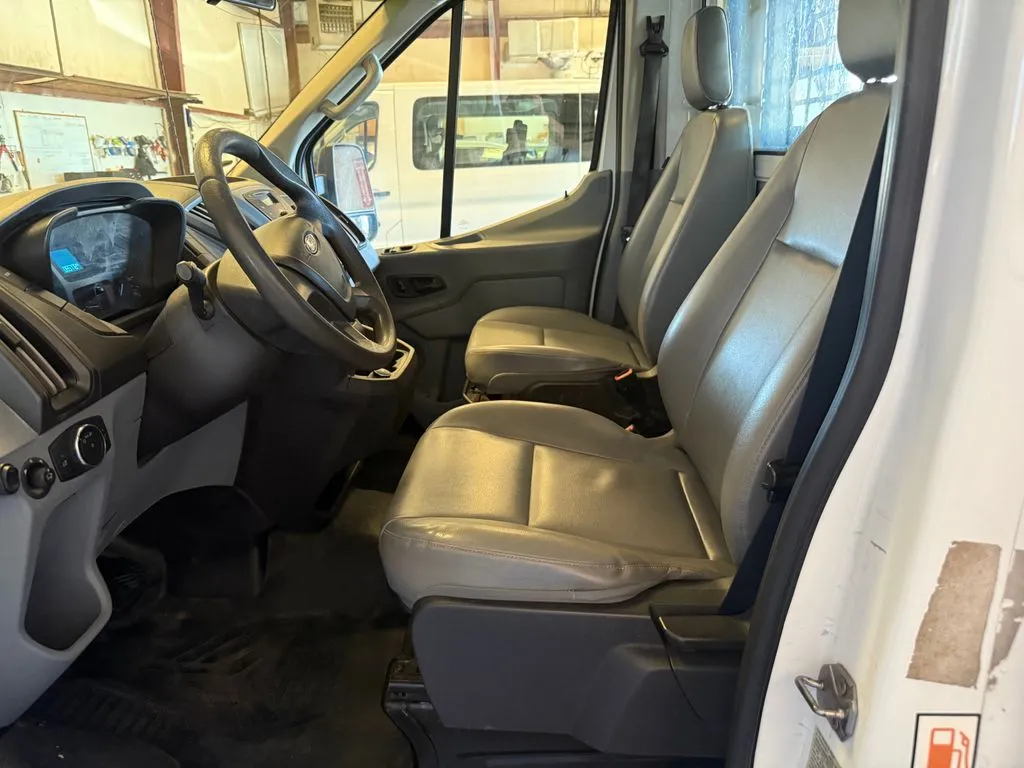 Ford Transit-250 photo 10