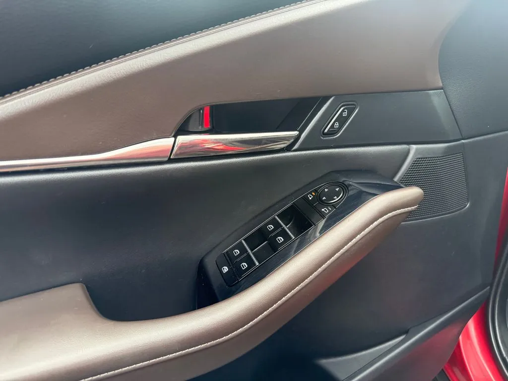 Mazda CX-30 photo 17