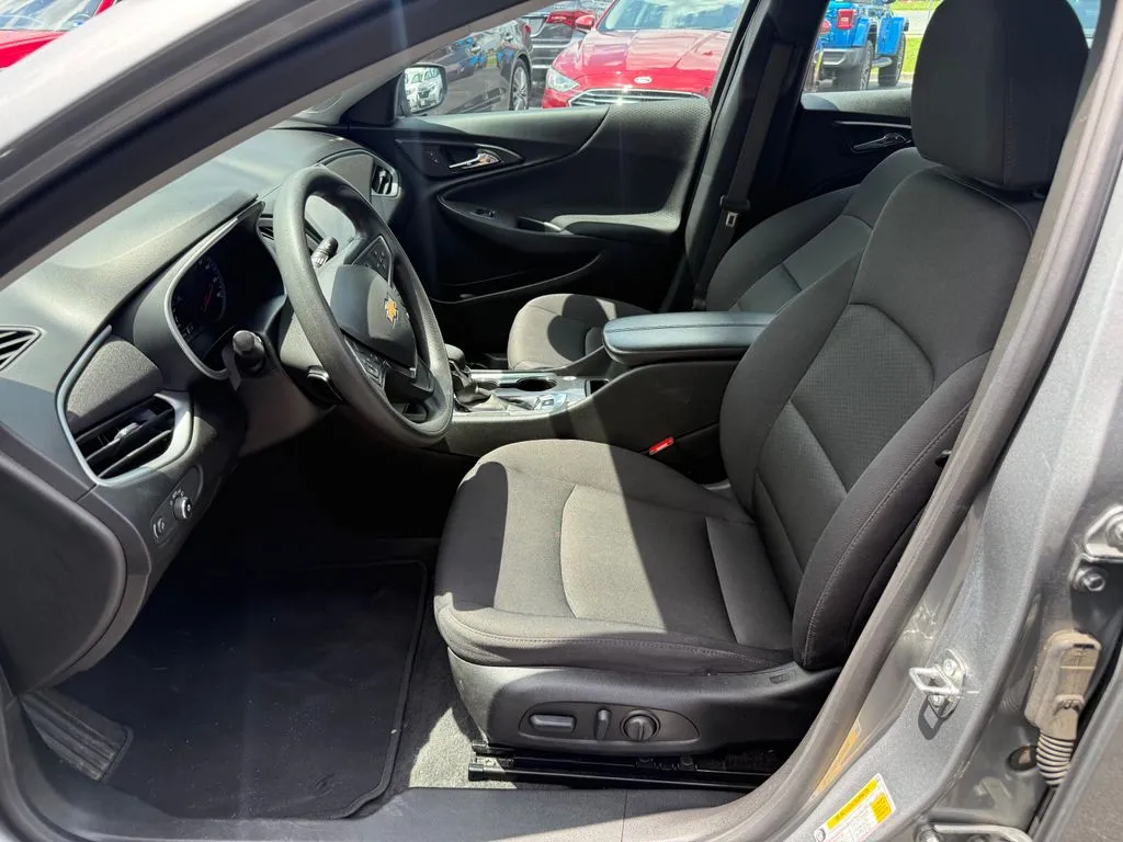 Chevrolet Malibu photo 9