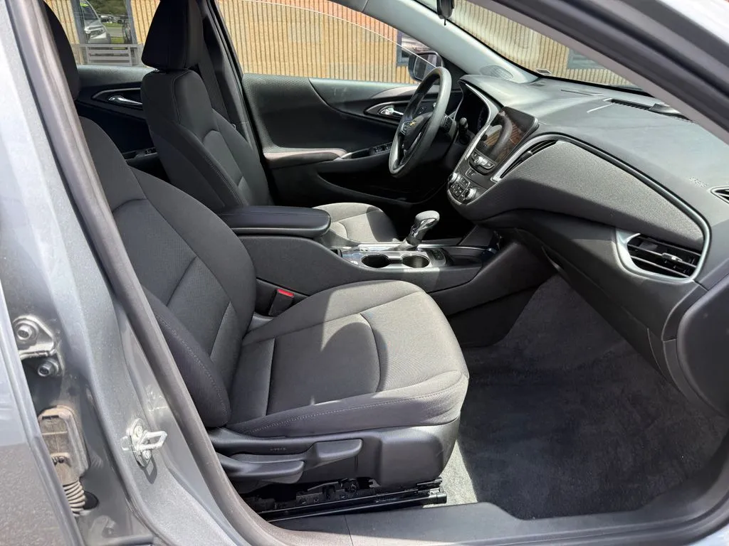 Chevrolet Malibu photo 14
