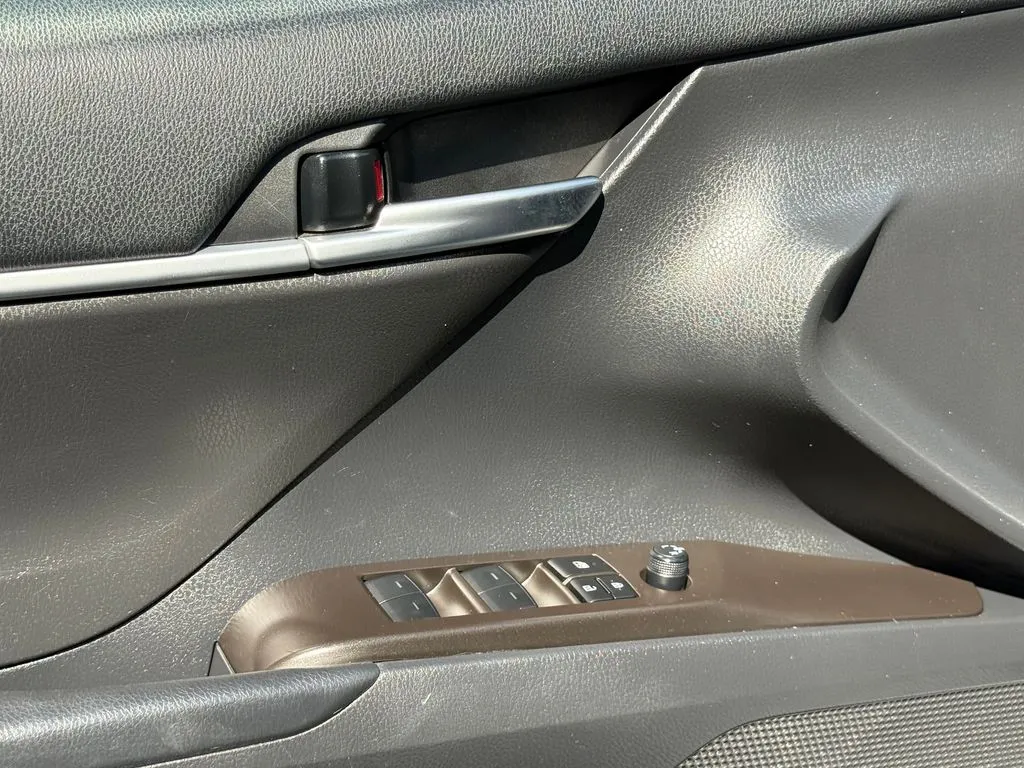 Toyota Camry photo 13