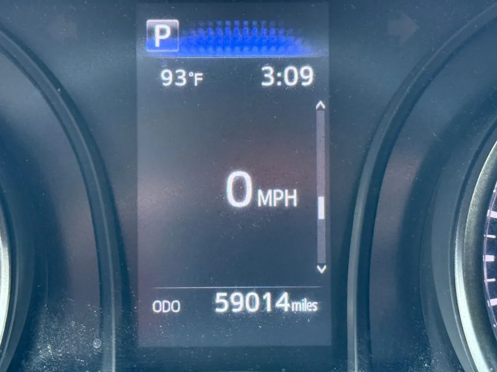 Toyota Camry photo 18