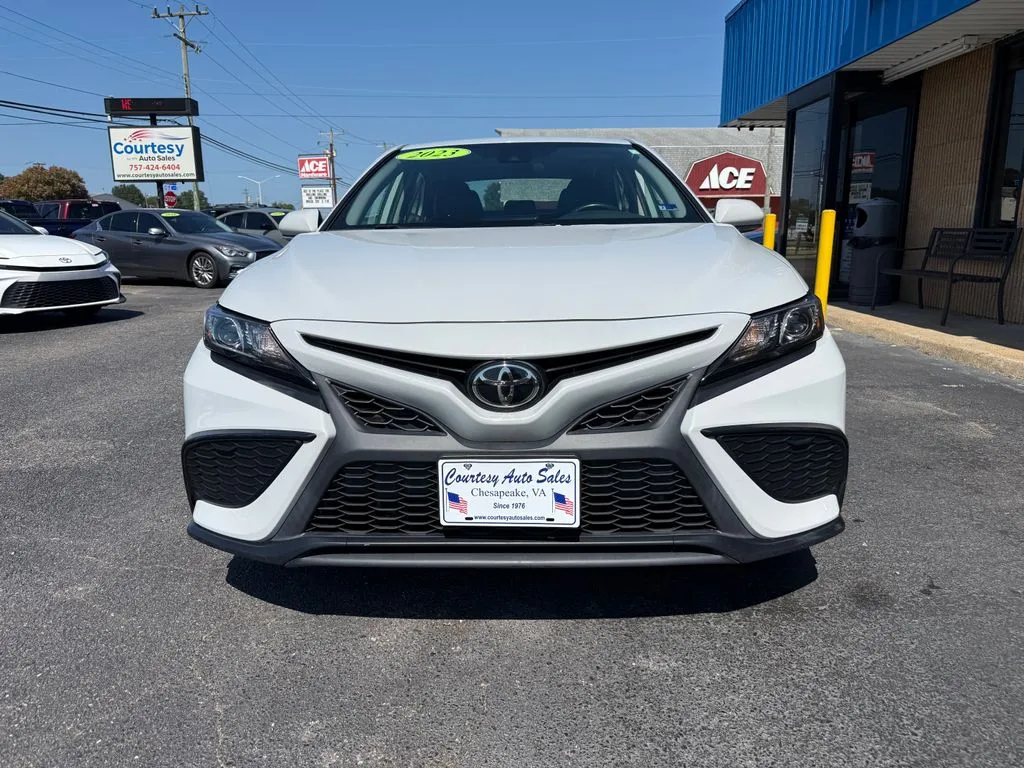 Toyota Camry photo 2