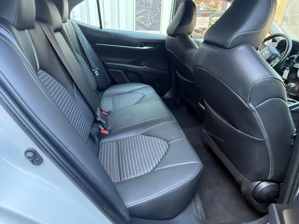 Toyota Camry photo 16