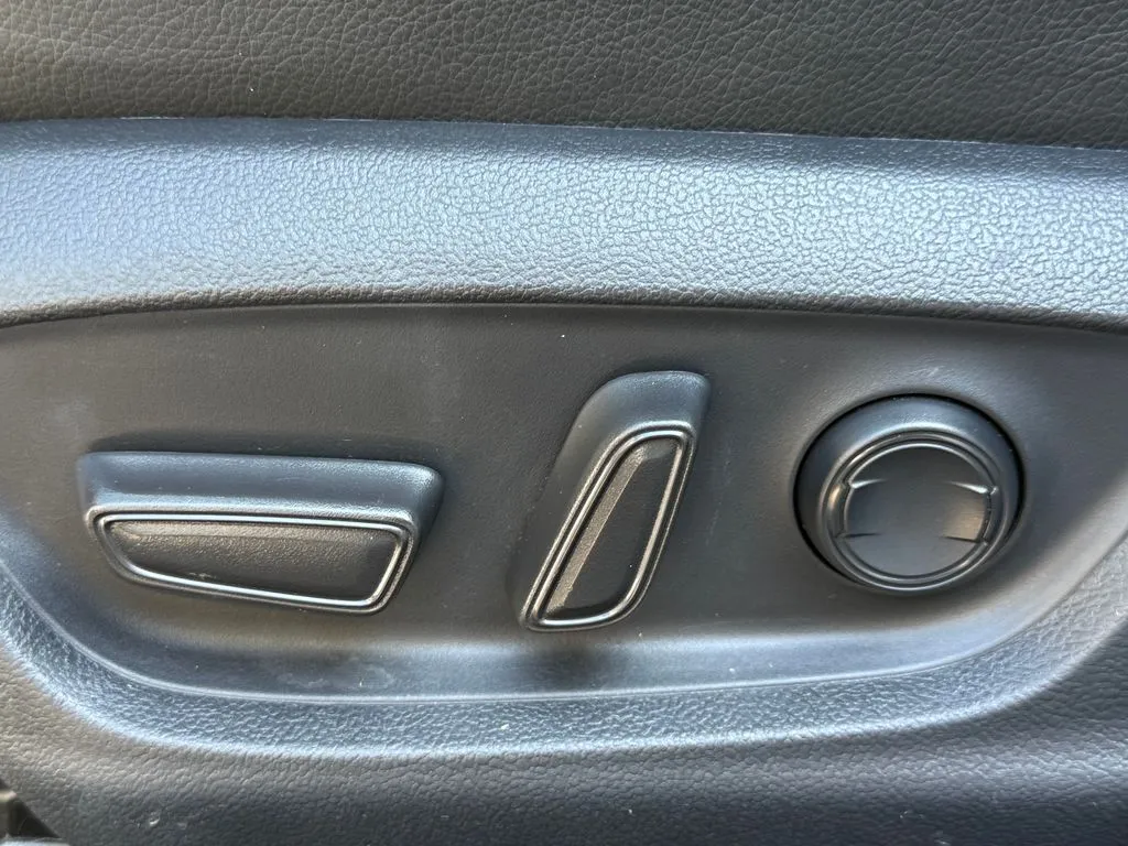 Toyota Camry photo 14