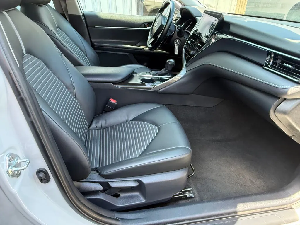 Toyota Camry photo 17