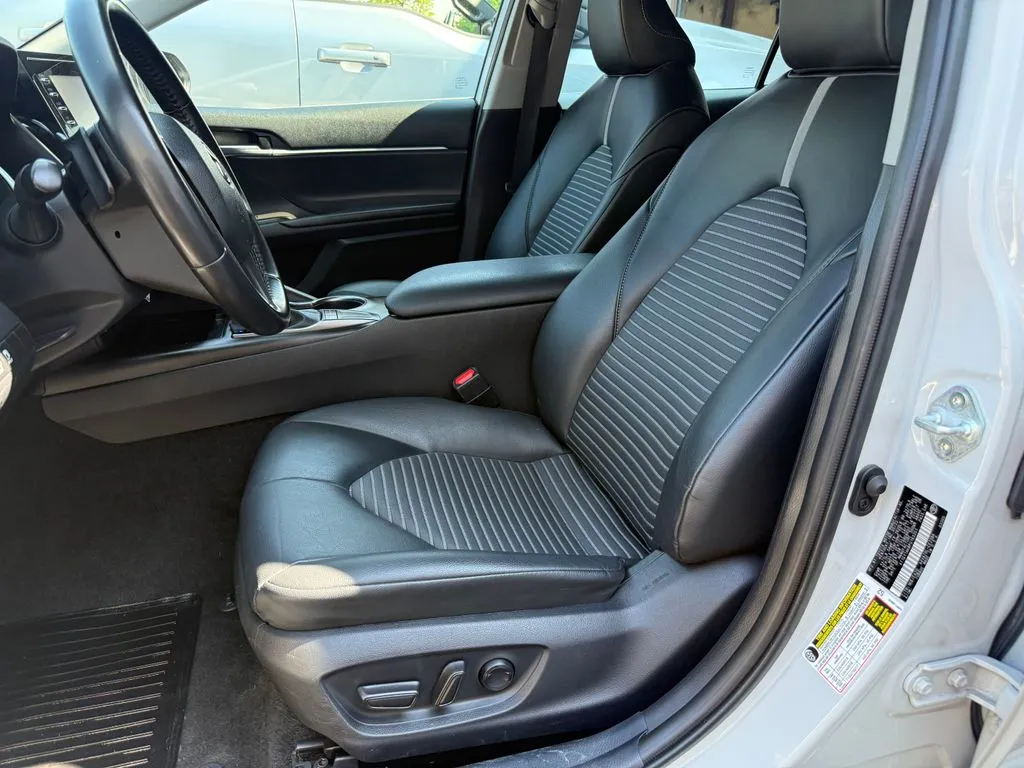Toyota Camry photo 12
