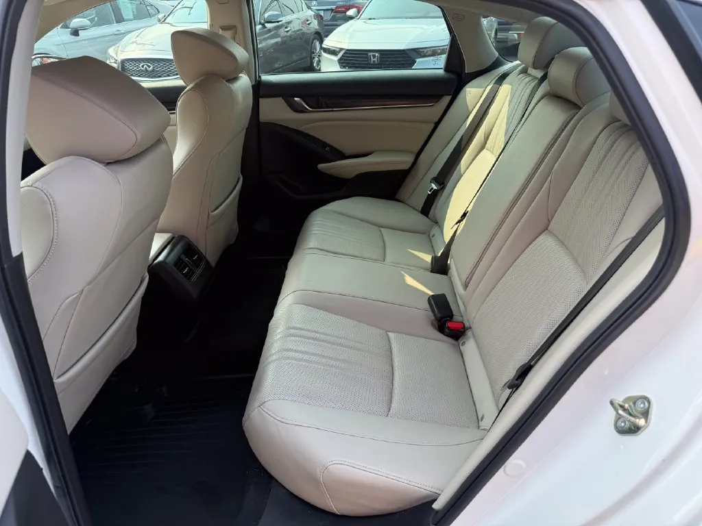 Honda Accord photo 17