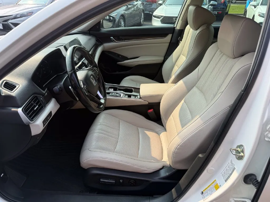 Honda Accord photo 14