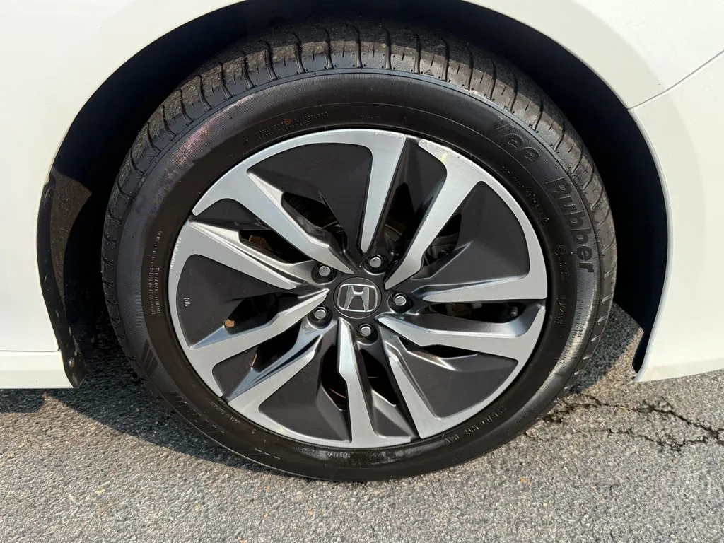 Honda Accord photo 35
