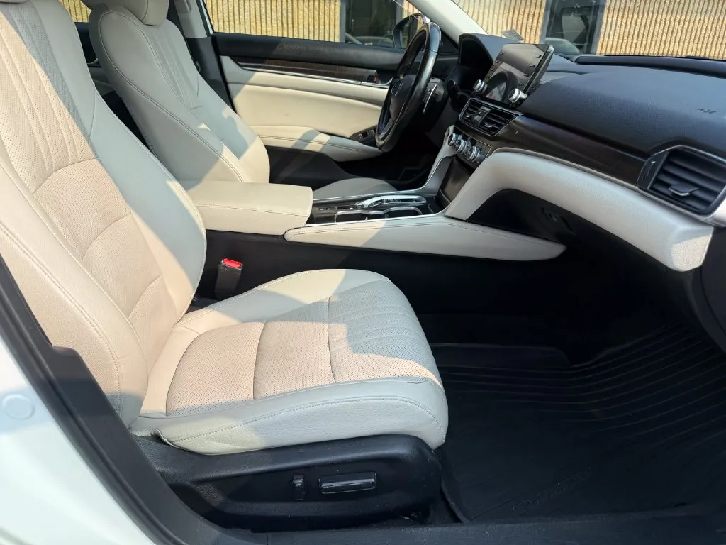 Honda Accord photo 22