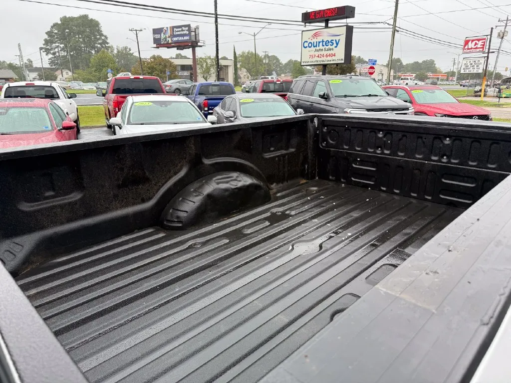 Ford F-250SD photo 15
