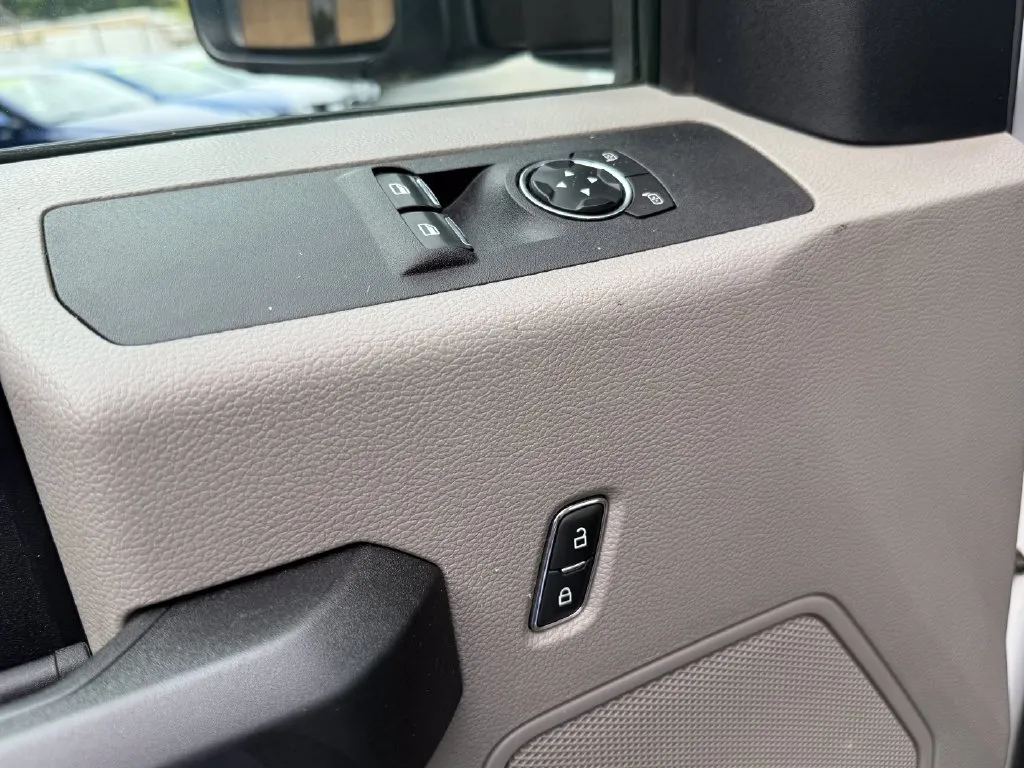 Ford F-250SD photo 20