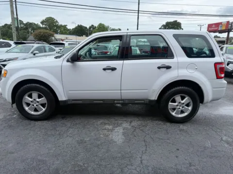 More photos of 2009 Ford Escape XLS at Courtesy Auto Sales, VA