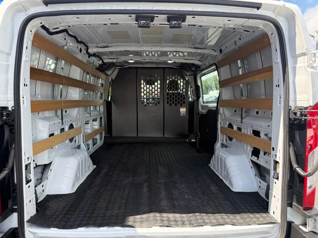Ford Transit-250 photo 12
