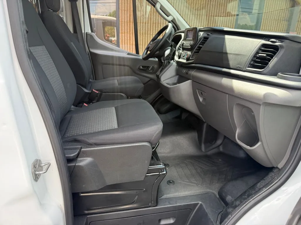 Ford Transit-250 photo 18