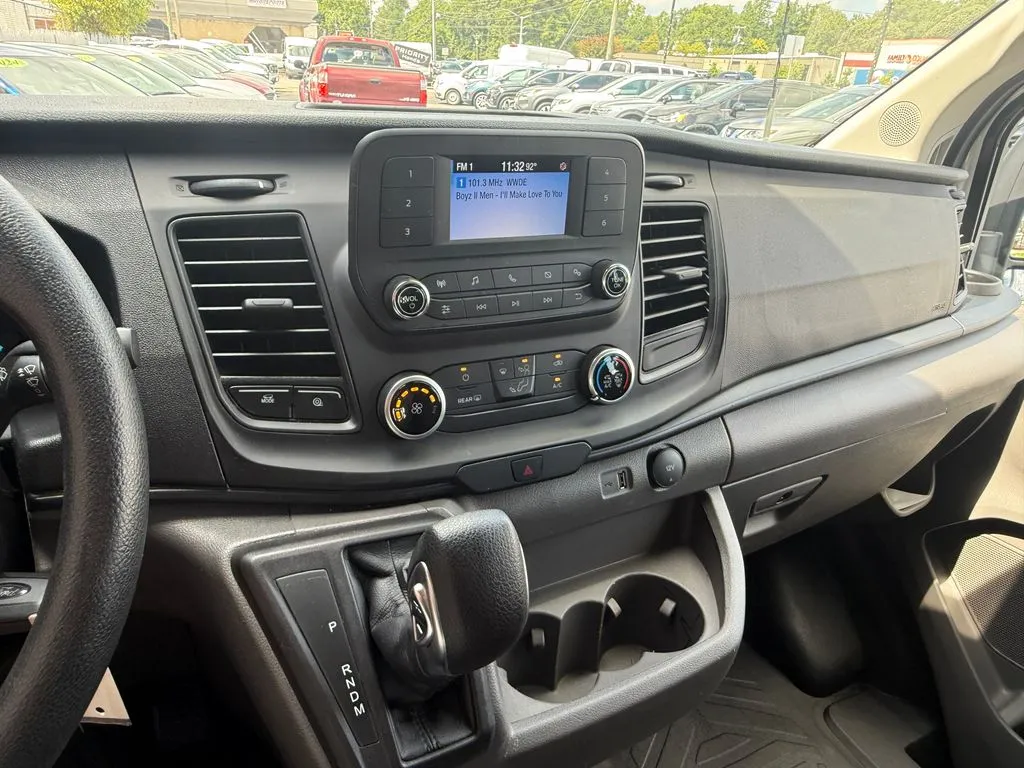 Ford Transit-250 photo 23