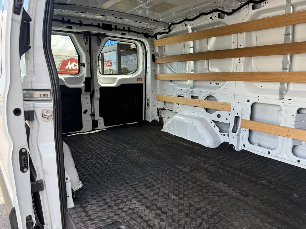 Ford Transit-250 photo 16
