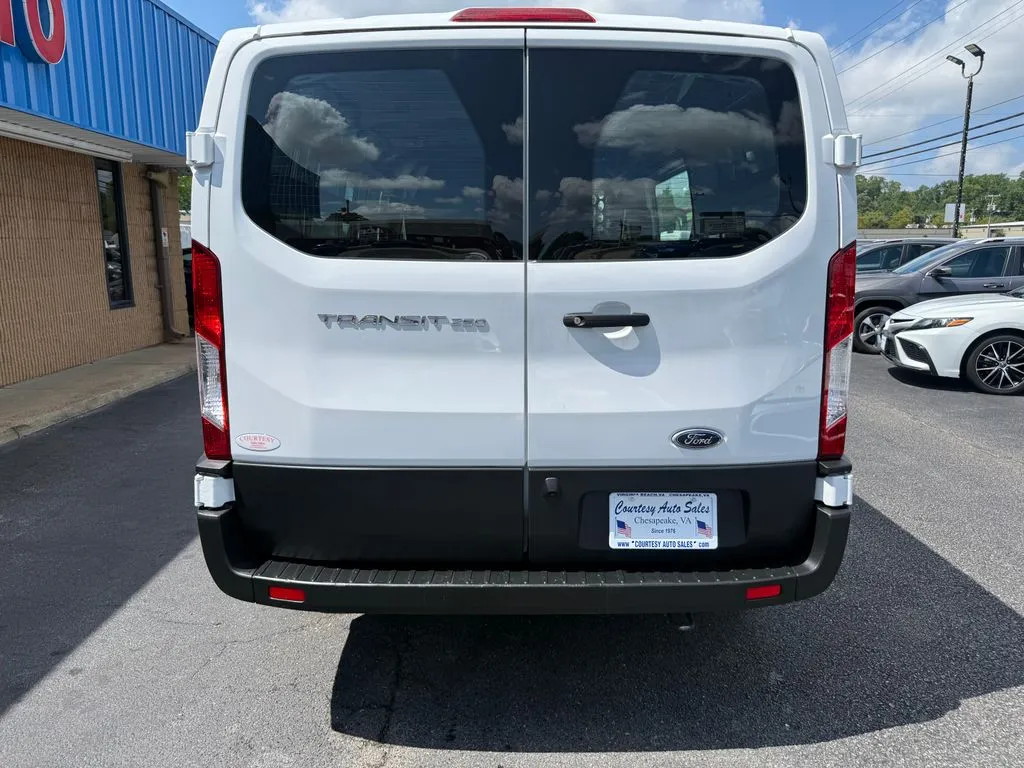 Ford Transit-250 photo 6
