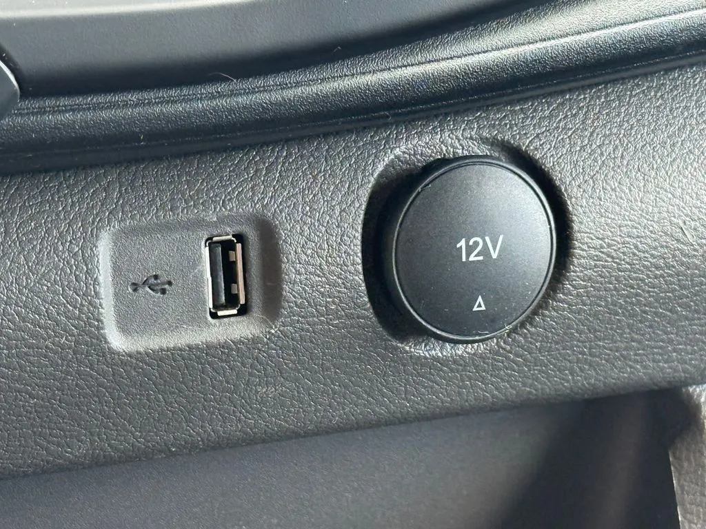 Ford Transit-250 photo 27