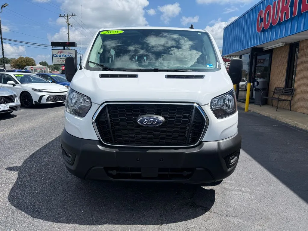 Ford Transit-250 photo 2