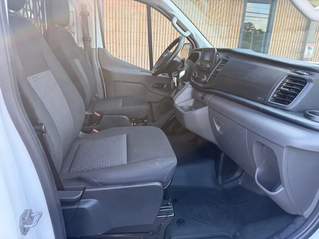 Ford Transit-250 photo 20