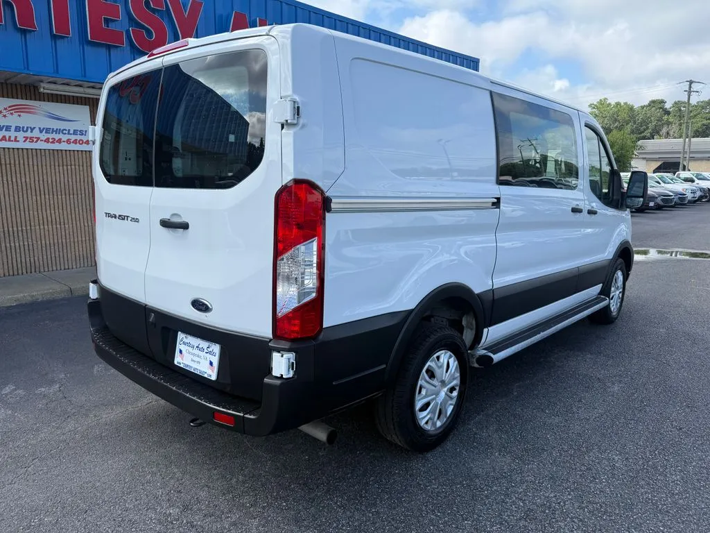Ford Transit-250 photo 7