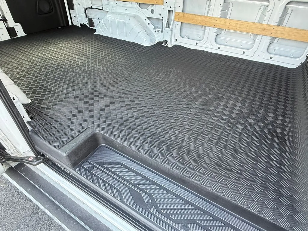 Ford Transit-250 photo 19