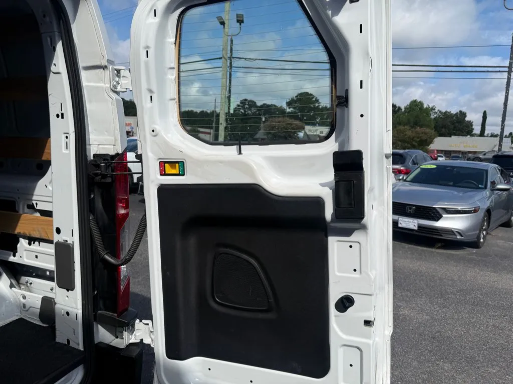 Ford Transit-250 photo 15