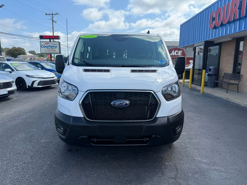 Ford Transit-250 photo 2