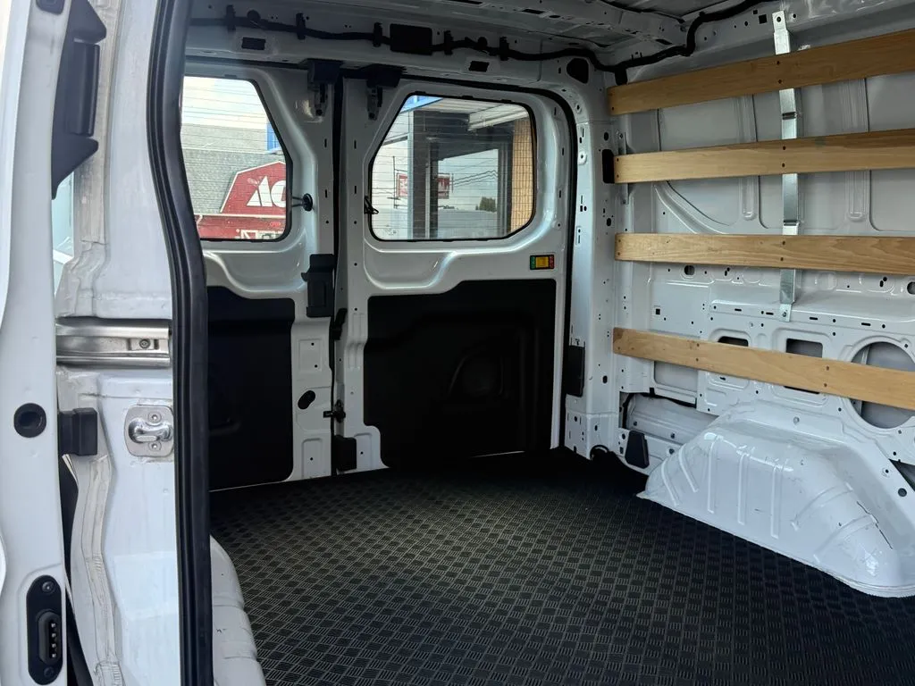 Ford Transit-250 photo 17
